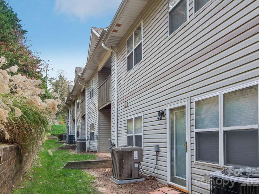 208 Carlyle Way, Asheville, NC 28803.  MLS# CAR4200608, YatesRealty ID 12424. 