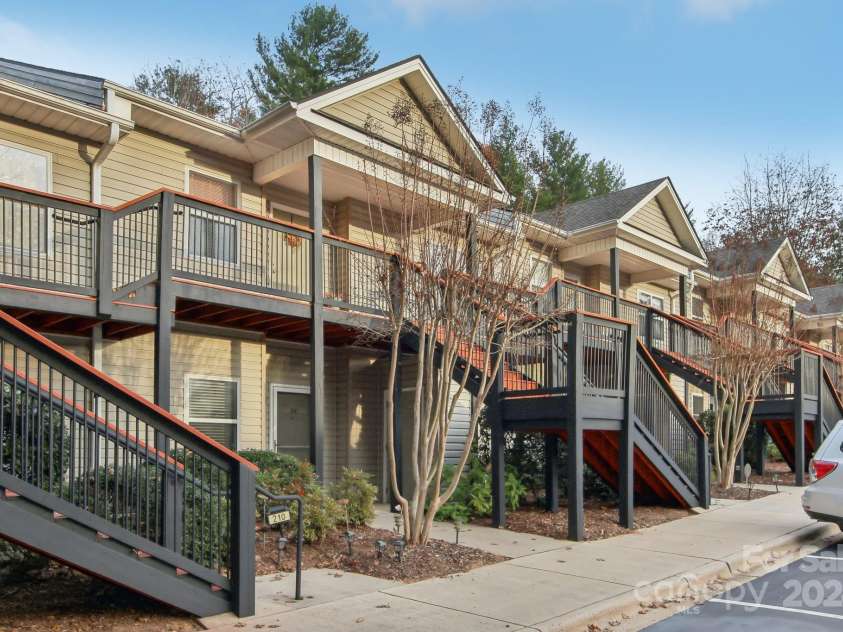 208 Carlyle Way, Asheville, NC 28803.  MLS# CAR4200608, YatesRealty ID 12424. 