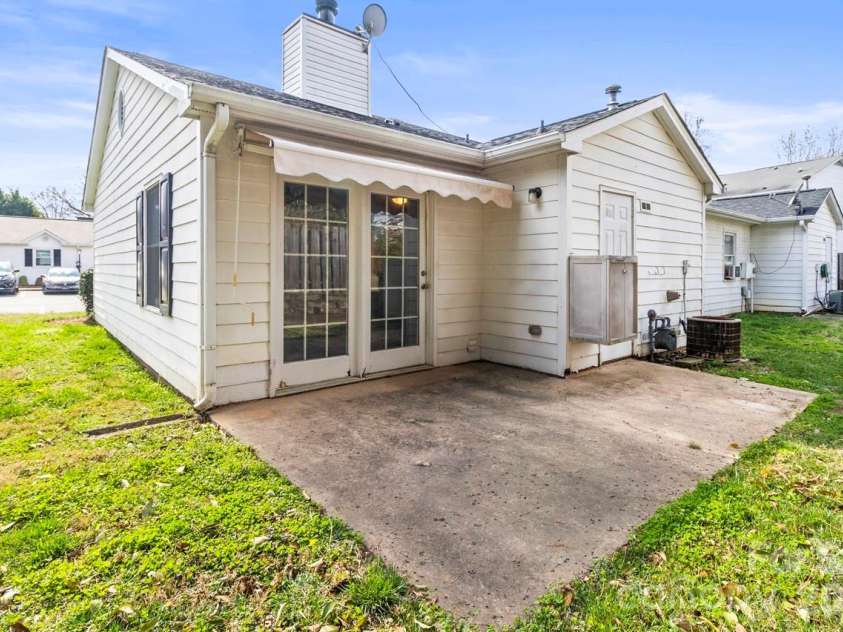 6041 Crape Myrtle Lane, Charlotte, NC 28216.  MLS# CAR4354736, YatesRealty ID 12425. Large back patio