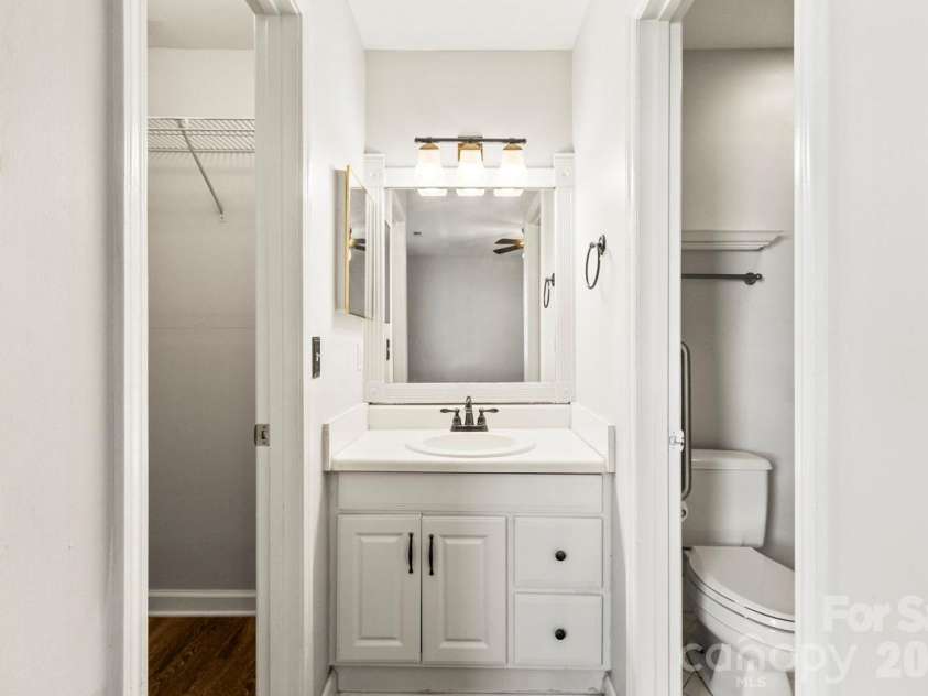 6041 Crape Myrtle Lane, Charlotte, NC 28216.  MLS# CAR4354736, YatesRealty ID 12425. Primary Bathroom layout