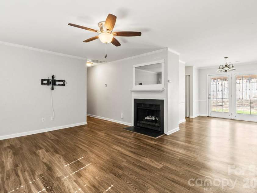 6041 Crape Myrtle Lane, Charlotte, NC 28216.  MLS# CAR4354736, YatesRealty ID 12425. Recently painted