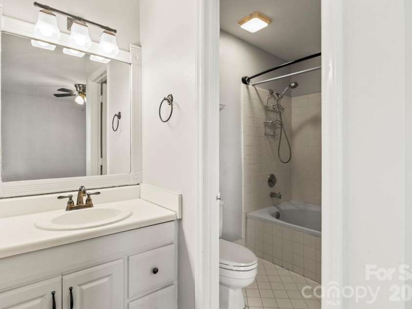6041 Crape Myrtle Lane, Charlotte, NC 28216.  MLS# CAR4354736, YatesRealty ID 12425. Tile flooring