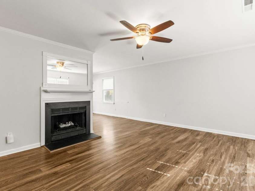 6041 Crape Myrtle Lane, Charlotte, NC 28216.  MLS# CAR4354736, YatesRealty ID 12425. Updated flooring