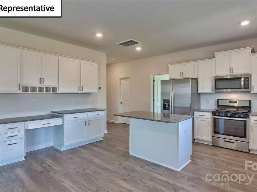 8013 Kennesaw Drive, Gastonia, NC 28056.  MLS# CAR4257772, YatesRealty ID 12425. 