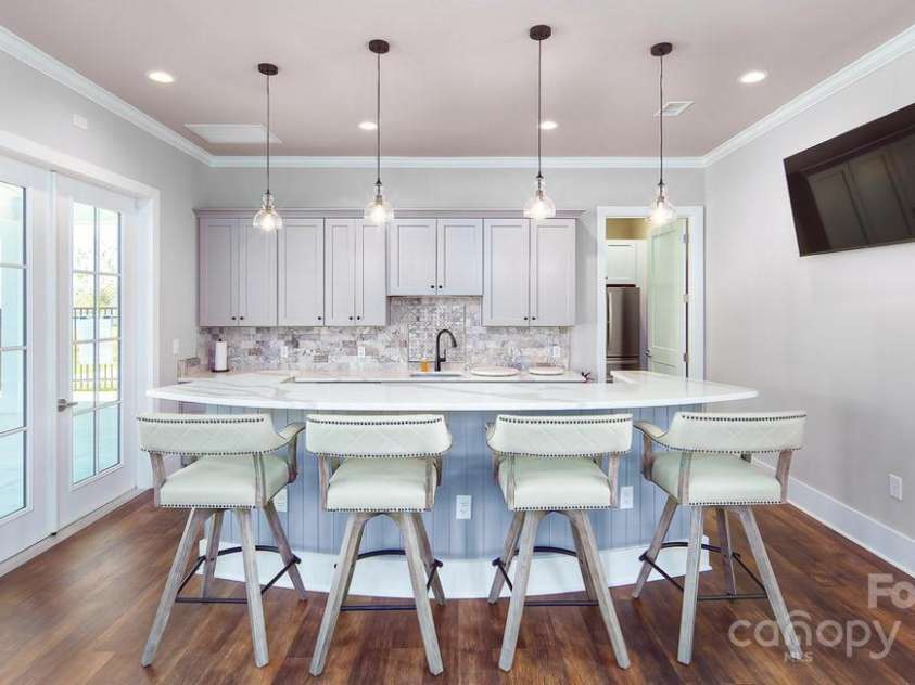 8013 Kennesaw Drive, Gastonia, NC 28056.  MLS# CAR4257772, YatesRealty ID 12425. 