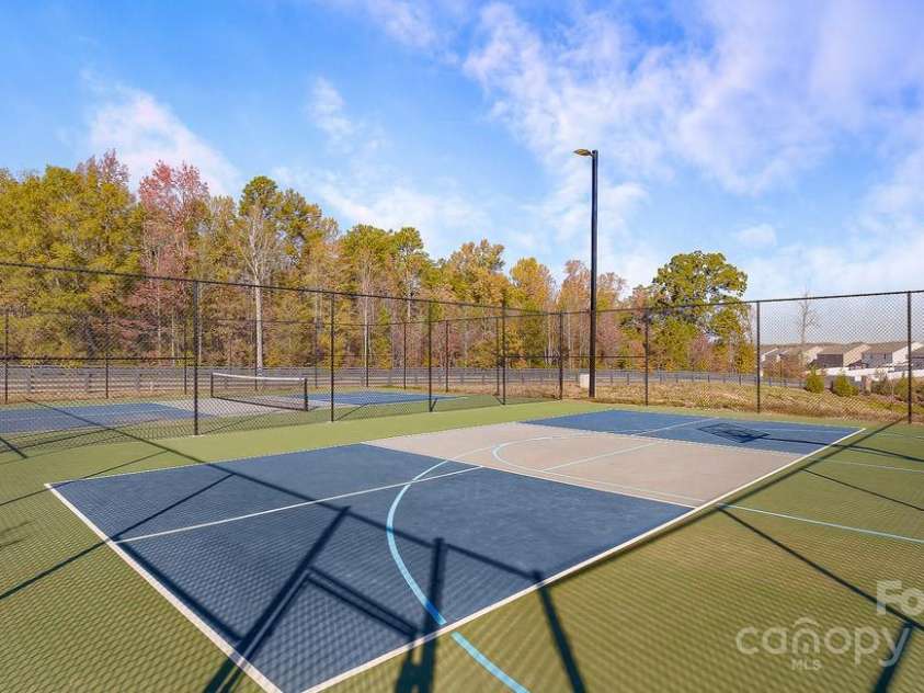 8013 Kennesaw Drive, Gastonia, NC 28056.  MLS# CAR4257772, YatesRealty ID 12425. 