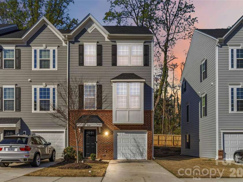 3149 Beeler Lane, Charlotte, NC 28208.  MLS# CAR4352531, YatesRealty ID 12426. 