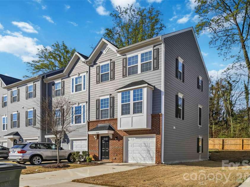 3149 Beeler Lane, Charlotte, NC 28208.  MLS# CAR4352531, YatesRealty ID 12426. 
