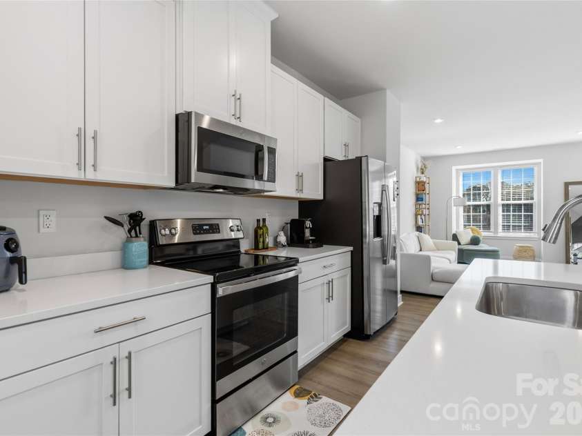 3149 Beeler Lane, Charlotte, NC 28208.  MLS# CAR4352531, YatesRealty ID 12426. 
