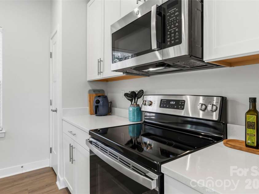 3149 Beeler Lane, Charlotte, NC 28208.  MLS# CAR4352531, YatesRealty ID 12426. 