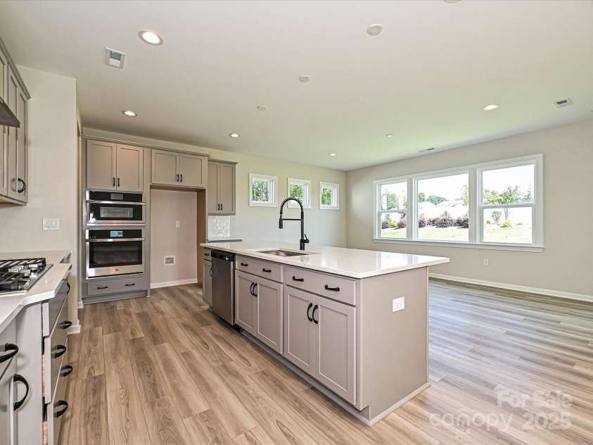 2046 Sabra Street, Gastonia, NC 28054.  MLS# CAR4257954, YatesRealty ID 12427. Kitchen/Breakfast