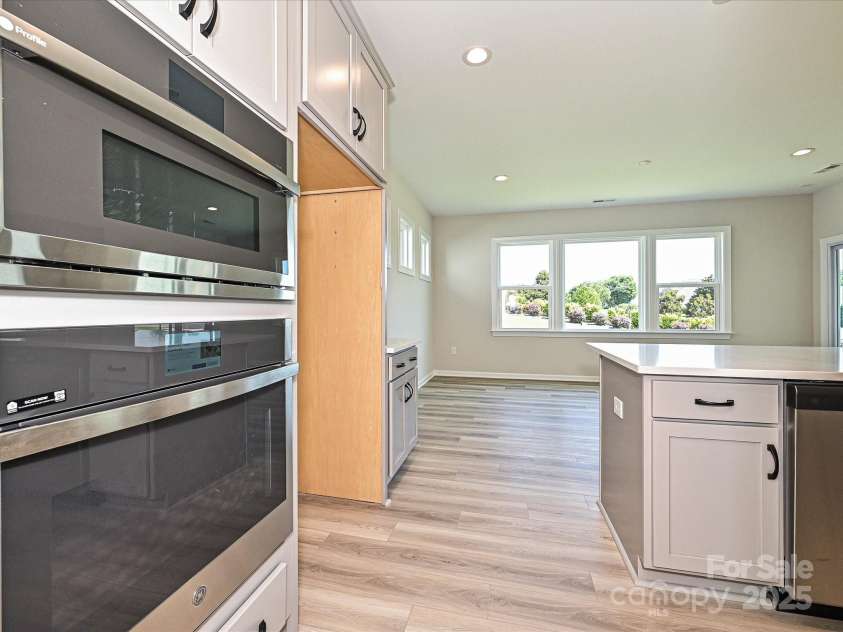 2046 Sabra Street, Gastonia, NC 28054.  MLS# CAR4257954, YatesRealty ID 12427. Kitchen/Breakfast