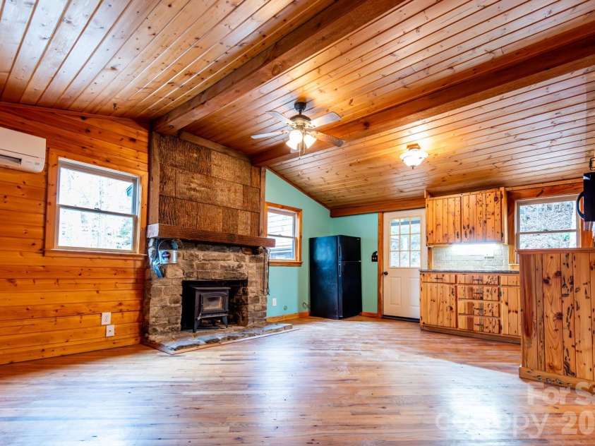 169 Samantha Springs Lane, Elk Park, NC 28622.  MLS# CAR4353245, YatesRealty ID 12428. 