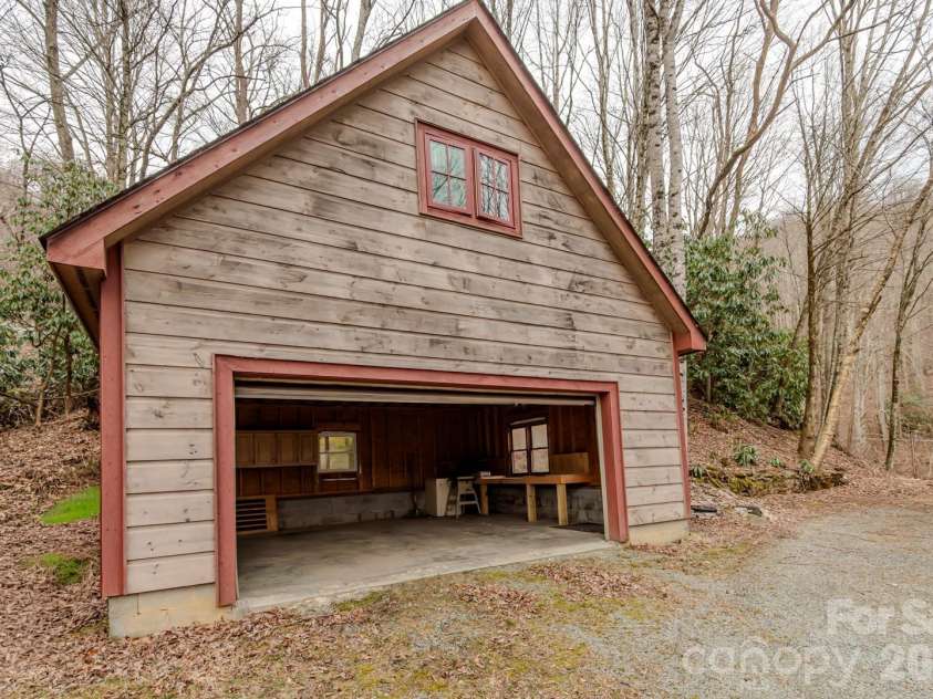 169 Samantha Springs Lane, Elk Park, NC 28622.  MLS# CAR4353245, YatesRealty ID 12428. Garage