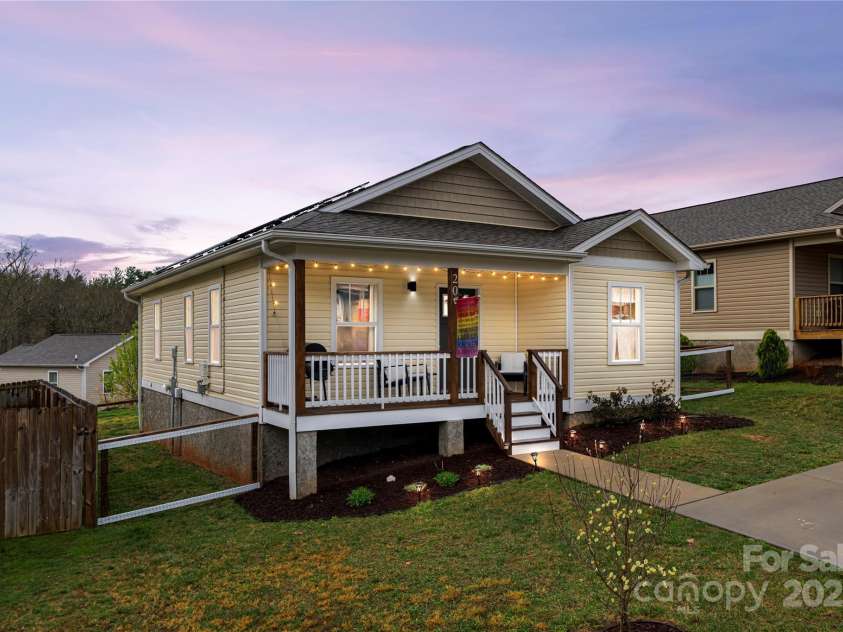20 Yarrow Meadow Road, Weaverville, NC 28787.  MLS# CAR4241395, YatesRealty ID 12429. 