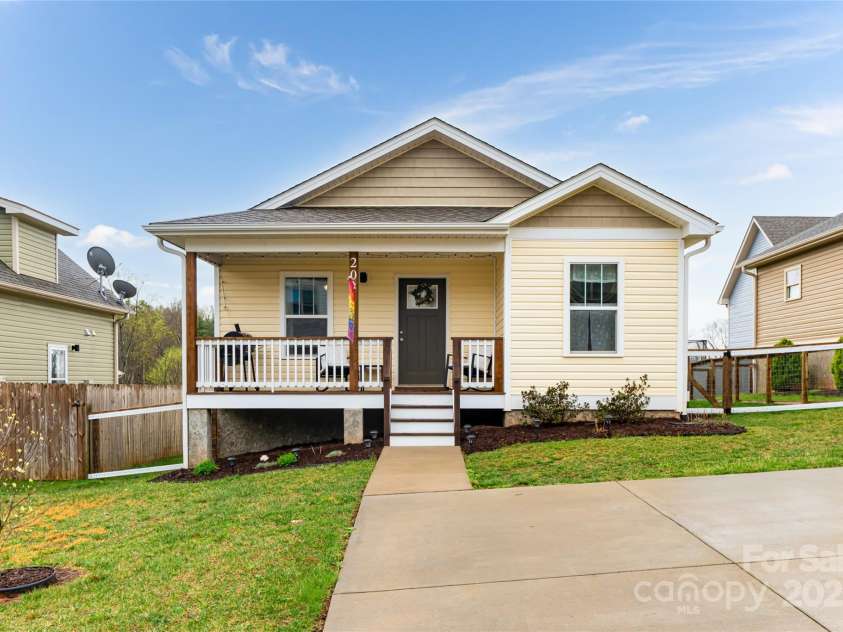 20 Yarrow Meadow Road, Weaverville, NC 28787.  MLS# CAR4241395, YatesRealty ID 12429. 