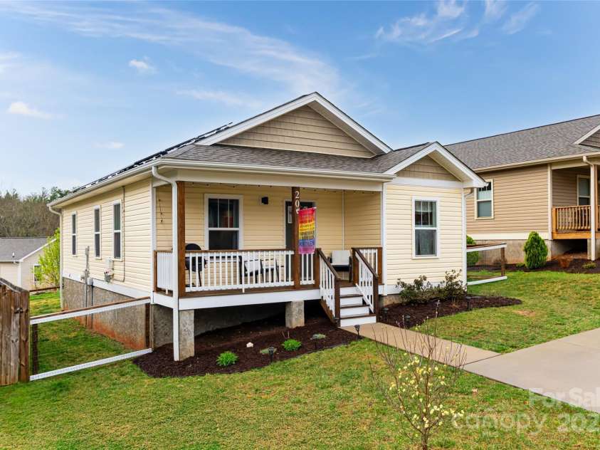 20 Yarrow Meadow Road, Weaverville, NC 28787.  MLS# CAR4241395, YatesRealty ID 12429. 
