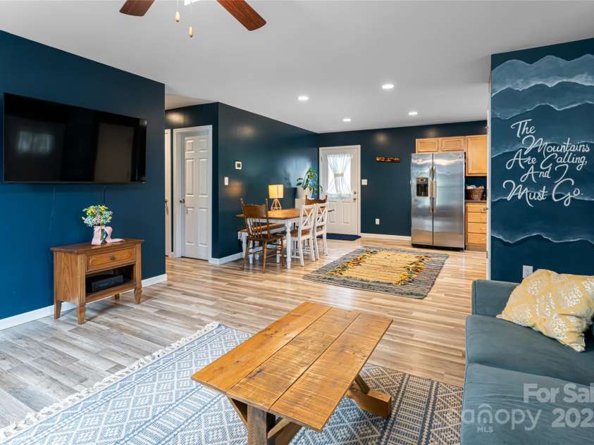 20 Yarrow Meadow Road, Weaverville, NC 28787.  MLS# CAR4241395, YatesRealty ID 12429. Open Floorplan with Natural Light