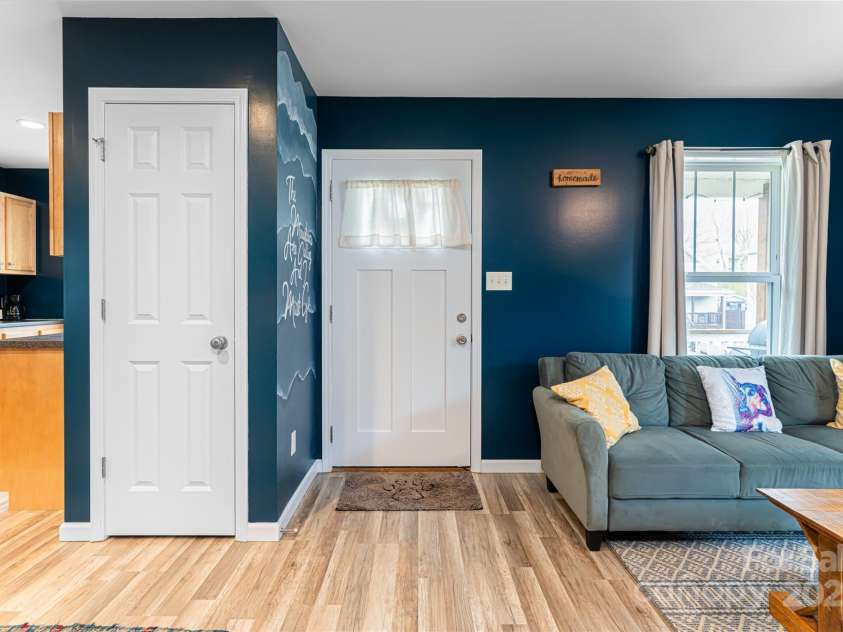 20 Yarrow Meadow Road, Weaverville, NC 28787.  MLS# CAR4241395, YatesRealty ID 12429. Plenty of Storage