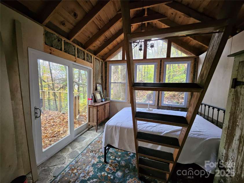 25 Hollow Log Road, Burnsville, NC 28714.  MLS# CAR4327813, YatesRealty ID 1243. 