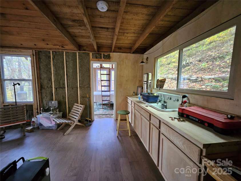 25 Hollow Log Road, Burnsville, NC 28714.  MLS# CAR4327813, YatesRealty ID 1243. 