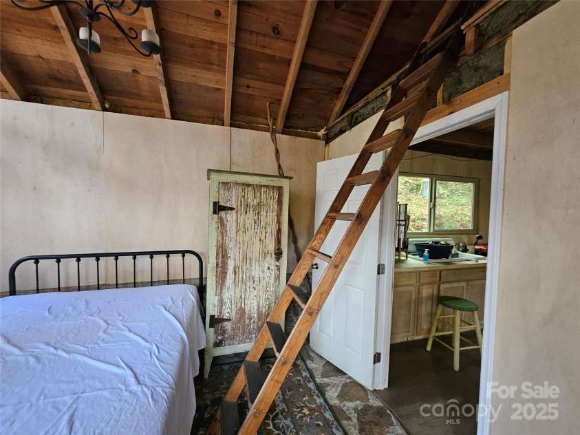 25 Hollow Log Road, Burnsville, NC 28714.  MLS# CAR4327813, YatesRealty ID 1243. 