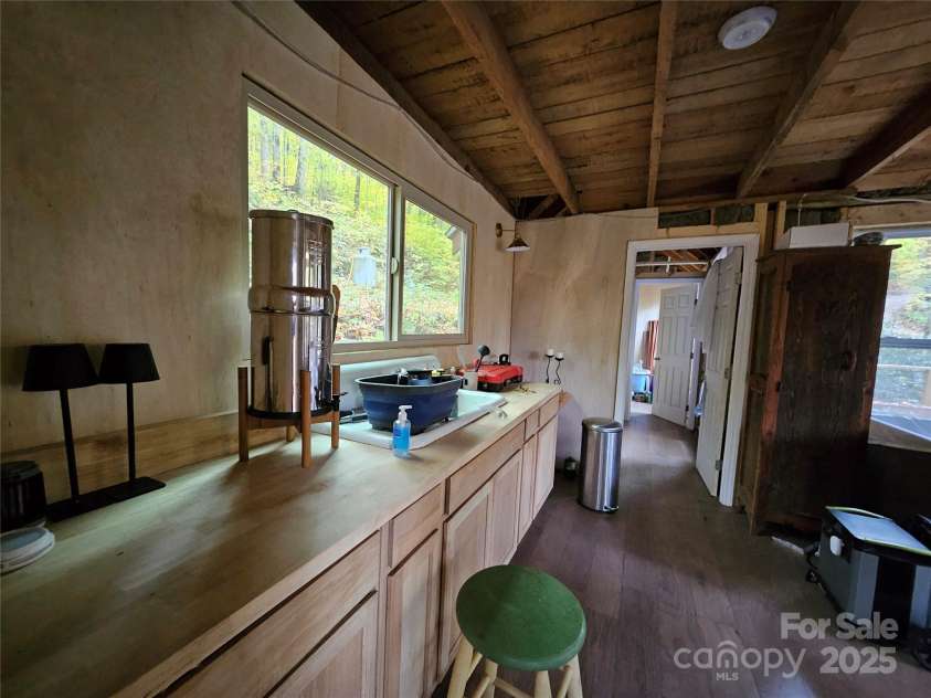 25 Hollow Log Road, Burnsville, NC 28714.  MLS# CAR4327813, YatesRealty ID 1243. 