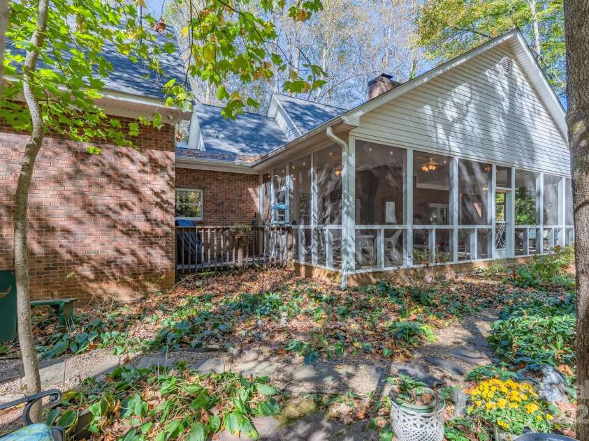 1085 Pinecrest Drive, Rock Hill, SC 29732.  MLS# CAR4313735, YatesRealty ID 12430. 