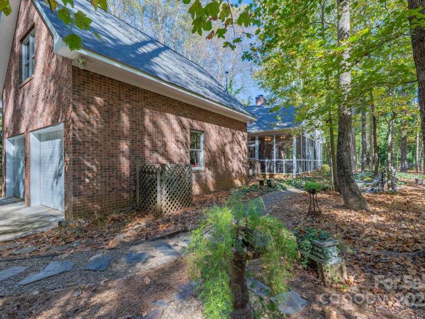 1085 Pinecrest Drive, Rock Hill, SC 29732.  MLS# CAR4313735, YatesRealty ID 12430. 