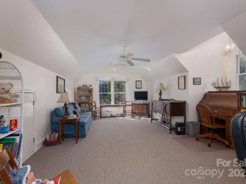 1085 Pinecrest Drive, Rock Hill, SC 29732.  MLS# CAR4313735, YatesRealty ID 12430. Bonus Room (Separate Entrance)