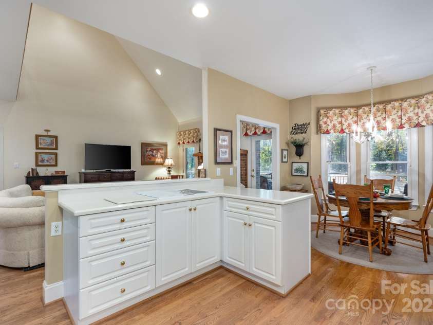 1085 Pinecrest Drive, Rock Hill, SC 29732.  MLS# CAR4313735, YatesRealty ID 12430. Kitchen