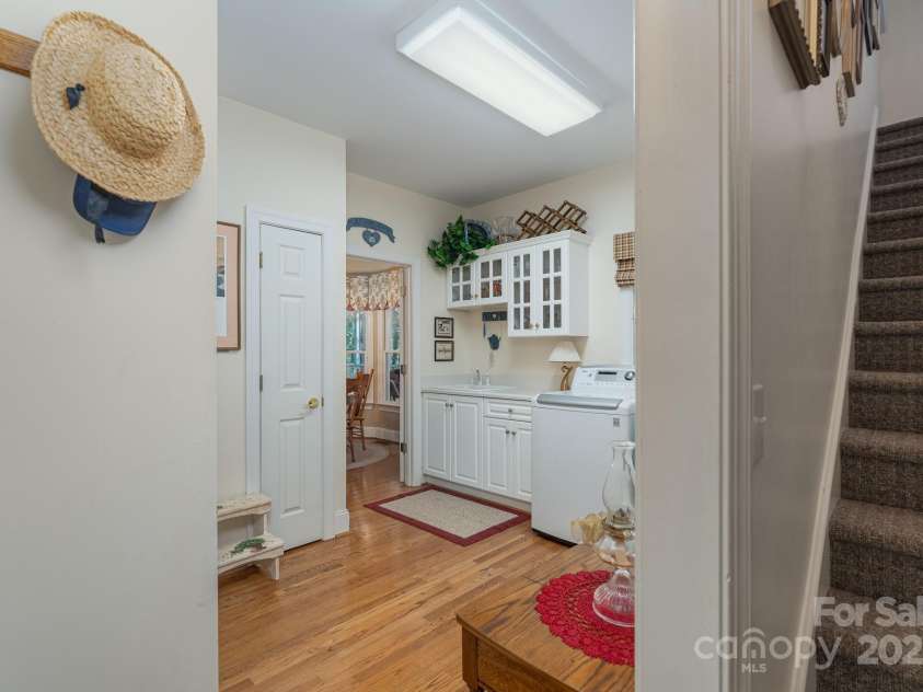 1085 Pinecrest Drive, Rock Hill, SC 29732.  MLS# CAR4313735, YatesRealty ID 12430. Laundry Room