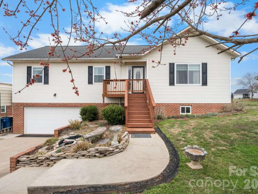 4820 Wordsworth Circle, Conover, NC 28613.  MLS# CAR4352986, YatesRealty ID 12432. 