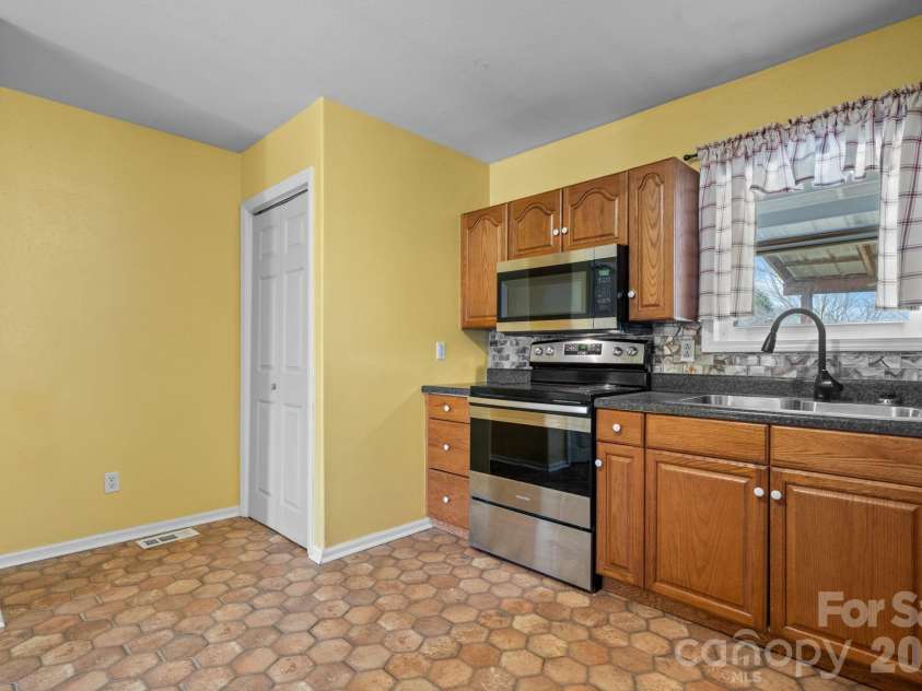 4820 Wordsworth Circle, Conover, NC 28613.  MLS# CAR4352986, YatesRealty ID 12432. 