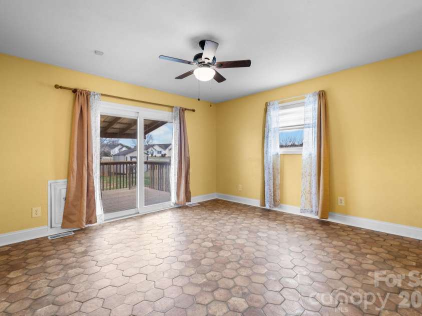 4820 Wordsworth Circle, Conover, NC 28613.  MLS# CAR4352986, YatesRealty ID 12432. 