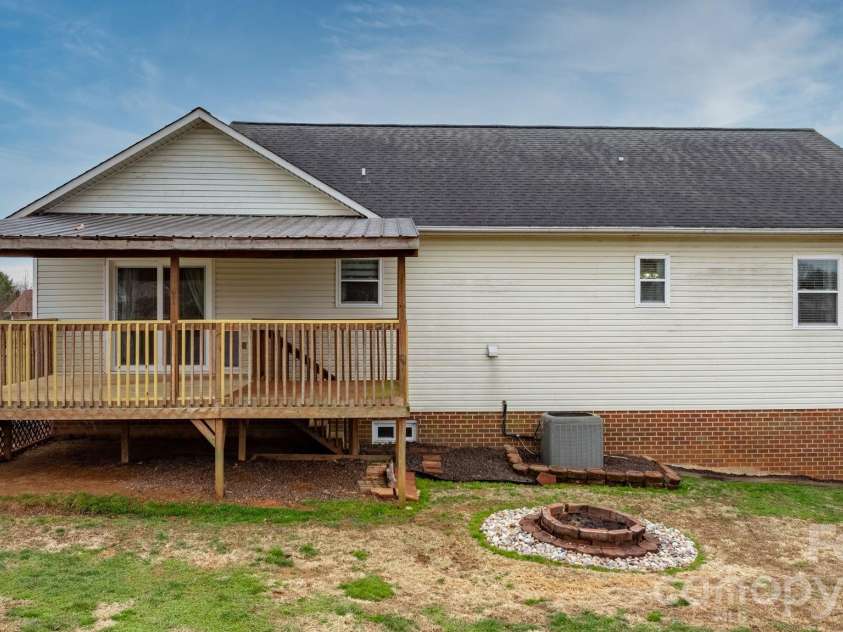 4820 Wordsworth Circle, Conover, NC 28613.  MLS# CAR4352986, YatesRealty ID 12432. 
