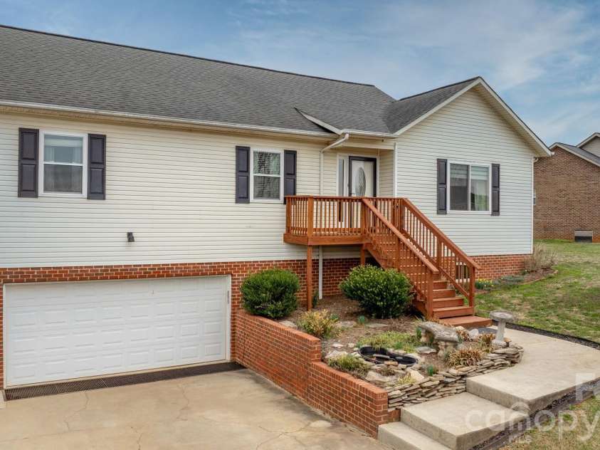 4820 Wordsworth Circle, Conover, NC 28613.  MLS# CAR4352986, YatesRealty ID 12432. 