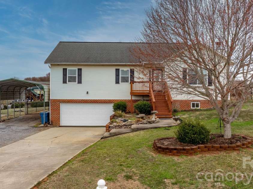 4820 Wordsworth Circle, Conover, NC 28613.  MLS# CAR4352986, YatesRealty ID 12432. 