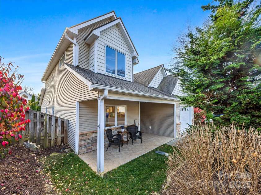 34 Beekeeper Trail, Swannanoa, NC 28778.  MLS# CAR4321966, YatesRealty ID 12434. Live the dream - Move in ready!