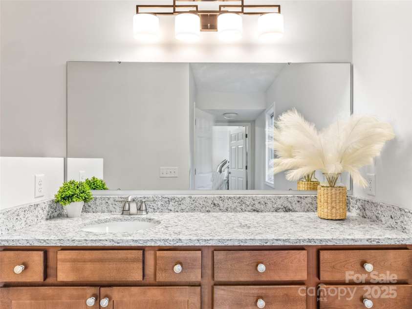 34 Beekeeper Trail, Swannanoa, NC 28778.  MLS# CAR4321966, YatesRealty ID 12434. Main level primary en-suite