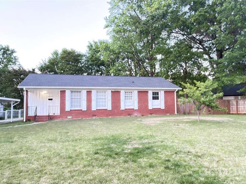 4131 Woodgreen Terrace, Charlotte, NC 28205.  MLS# CAR4369298, YatesRealty ID 12434. 