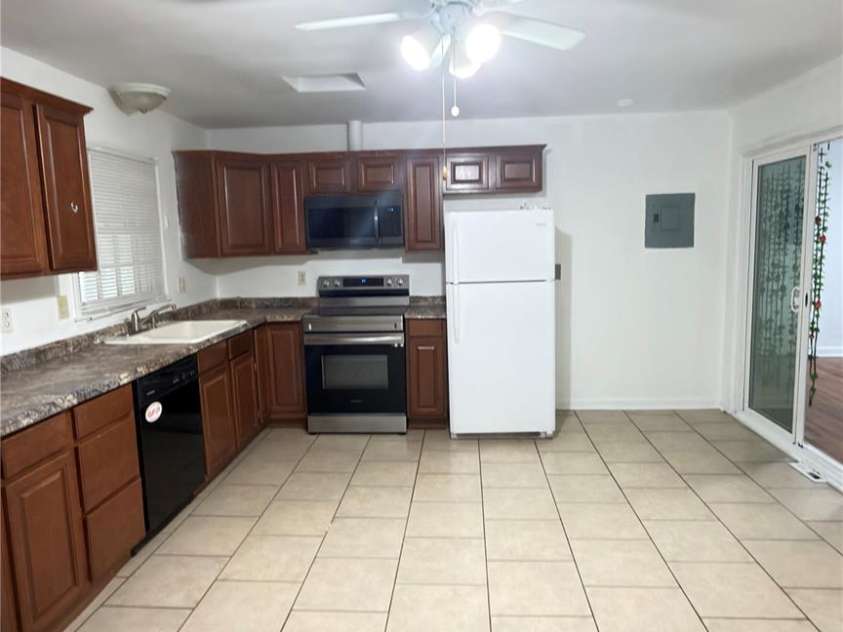 4131 Woodgreen Terrace, Charlotte, NC 28205.  MLS# CAR4369298, YatesRealty ID 12434. 