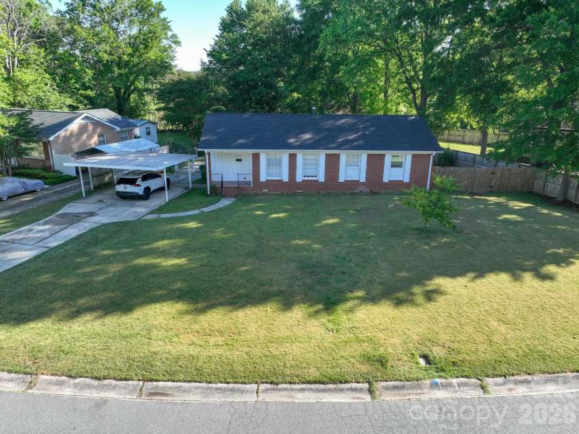 4131 Woodgreen Terrace, Charlotte, NC 28205.  MLS# CAR4369298, YatesRealty ID 12434. 