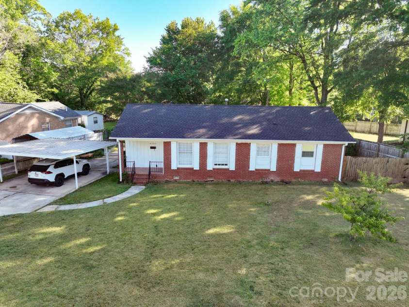 4131 Woodgreen Terrace, Charlotte, NC 28205.  MLS# CAR4369298, YatesRealty ID 12434. 