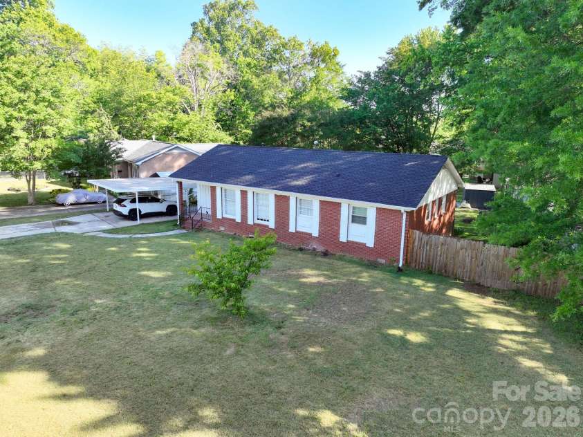 4131 Woodgreen Terrace, Charlotte, NC 28205.  MLS# CAR4369298, YatesRealty ID 12434. 