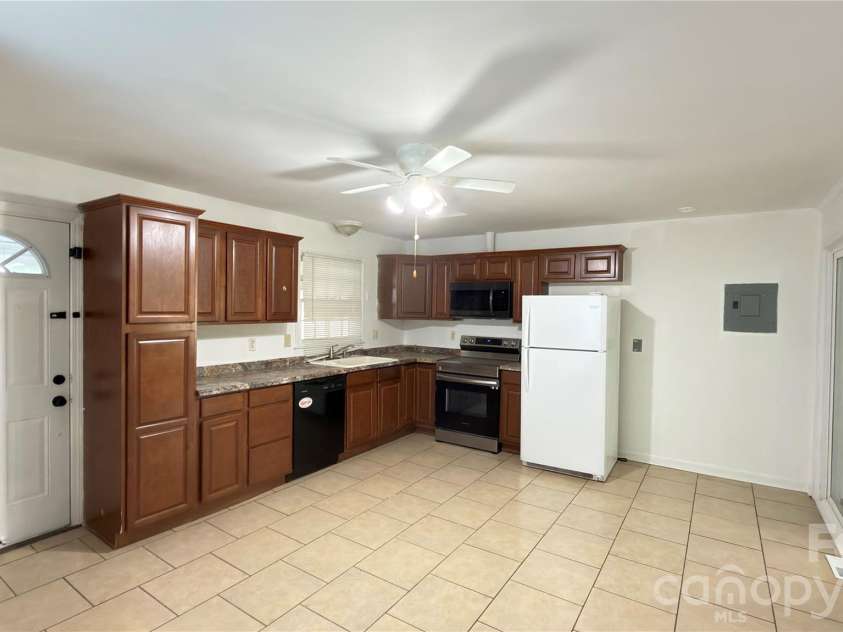 4131 Woodgreen Terrace, Charlotte, NC 28205.  MLS# CAR4369298, YatesRealty ID 12434. 