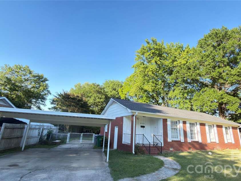 4131 Woodgreen Terrace, Charlotte, NC 28205.  MLS# CAR4369298, YatesRealty ID 12434. 
