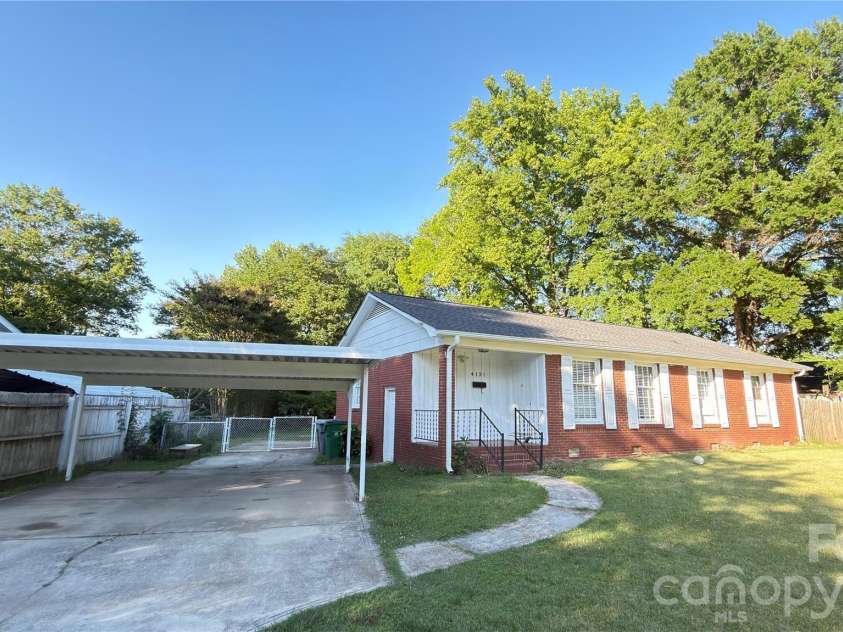 4131 Woodgreen Terrace, Charlotte, NC 28205.  MLS# CAR4369298, YatesRealty ID 12434. 