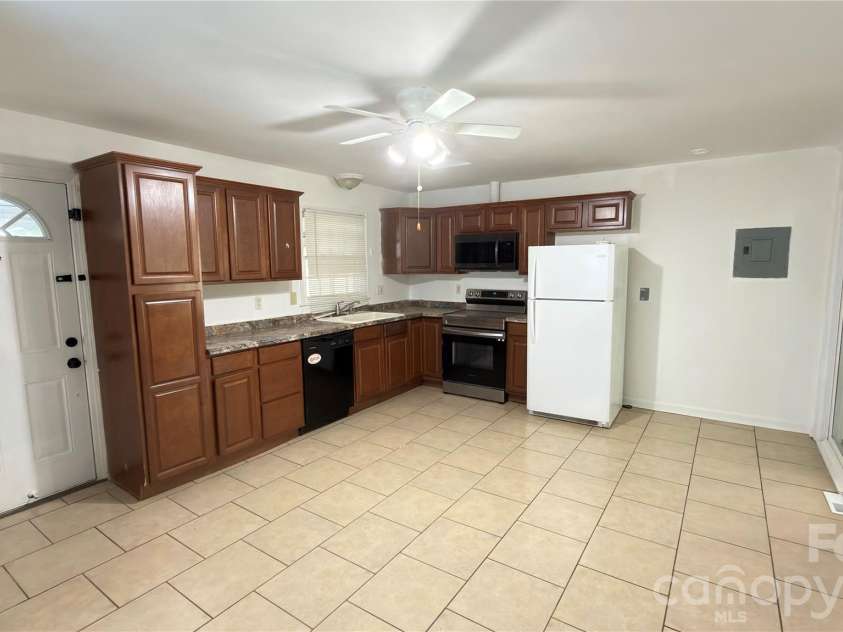 4131 Woodgreen Terrace, Charlotte, NC 28205.  MLS# CAR4369298, YatesRealty ID 12434. 