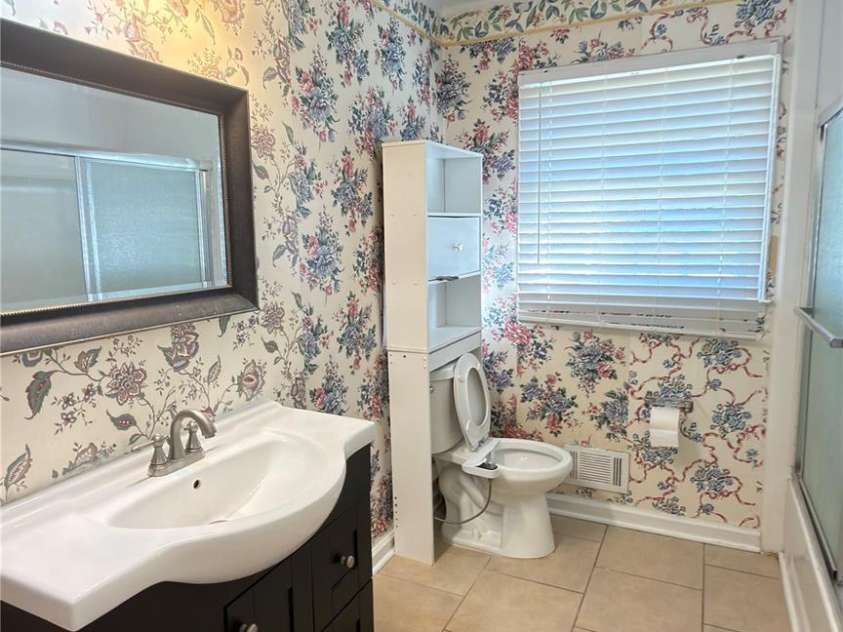 4131 Woodgreen Terrace, Charlotte, NC 28205.  MLS# CAR4369298, YatesRealty ID 12434. 